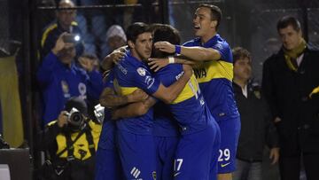 Los jugadores del Boca Juniors celebran un gol ante Cerro Porte&ntilde;o en la vuelta de octavos de final de la Copa Libertadores en La Bombonera.