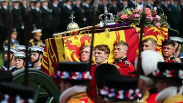 The Bearer Party transfer the coffin of Queen Elizabeth II, draped in the Royal Standard, from the State Gun Carriage of the Royal Navy into the State Hearse at Wellington Arch in London on September 19, 2022, after the State Funeral Service of Britain's Queen Elizabeth II. (Photo by Isabel Infantes / AFP) (Photo by ISABEL INFANTES/AFP via Getty Images)