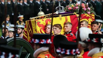 The Bearer Party transfer the coffin of Queen Elizabeth II, draped in the Royal Standard, from the State Gun Carriage of the Royal Navy into the State Hearse at Wellington Arch in London on September 19, 2022, after the State Funeral Service of Britain's Queen Elizabeth II. (Photo by Isabel Infantes / AFP) (Photo by ISABEL INFANTES/AFP via Getty Images)