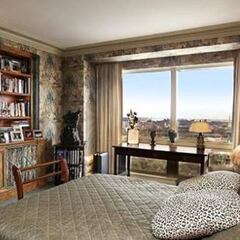 Un matrimonio alquila una casa de vacaciones y encuentra una cámara en el lugar más inesperado: “Esa es una maldita videocámara”