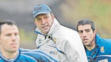 <b>A SU RITMO. </b>Jugadores y técnico llevan cada uno su camino.