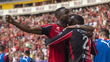 Anibal Chala celebrates his goal 1-0 with Julian Quinones of Atlas during the game Atlas vs Guadalajara, corresponding to the second leg match of Quarterfinals, Torneo Clausura Grita Mexico C22 of the Liga BBVA MX, at Akron Stadium, on May 15, 2022.
<br><br>
Anibal Chala celebra su gol 1-0 con Julian Quinones de Atlas durante el partido Atlas vs Guadalajara, correspondiente al partido de vuelta de Cuartos de Final del Torneo Clausura Grita Mexico C22 de la Liga BBVA MX, en el Estadio Akron, el 15 de Mayo de 2022.