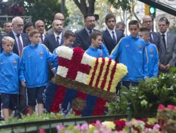 Andrés Iniesta, Josep Maria Bartomeu y Sergio Roberto. 