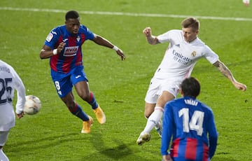 Kroos y Diop.