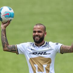 Presentación ‘europea’ de Dani Alves en Pumas