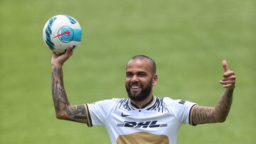 Presentación ‘europea’ de Dani Alves en Pumas