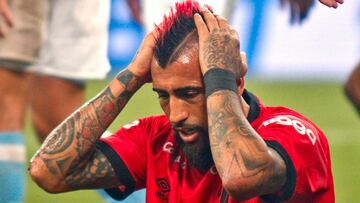 Arturo Vidal durante un partido con Athletico Paranaense en el Brasileirao 2023.