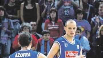 <b>A SU PESAR.</b> Carlos Jiménez sigue siendo protagonista.