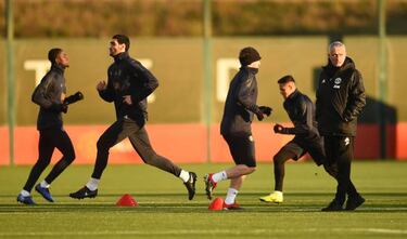 Mourinho: injury-hit Lindelof will be "out for quite a while"