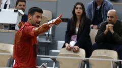 Paris (France), 03/06/2024.- Novak Djokovic of Serbia reacts after falling during his men's singles Round of 16 match against Francisco Cerundolo of Argentina at the French Open Grand Slam tennis tournament at Roland Garros in Paris, France, 03 June 2024. (Tenis, Abierto, Francia) EFE/EPA/MOHAMMED BADRA
