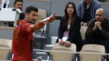 Paris (), 03/06/2024.- Novak Djokovic of Serbia reacts after falling during his men's singles Round of 16 match against Francisco Cerundolo of Argentina at the French Open Grand Slam tennis tournament at Roland Garros in Paris, , 03 June 2024. (Tenis, Abierto, Francia) EFE/EPA/MOHAMMED BADRA