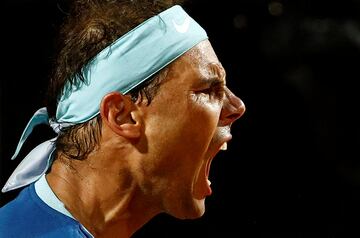 Rafael Nadal celebrando un punto frente a Denis Shapovalov en Roma el 12 de mayo de 2012. 