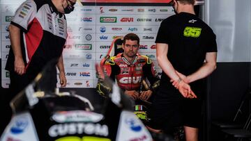 LCR Honda IDEMITSU's British rider Cal Crutchlow prepares for the third practice session of the MotoGP Portuguese Grand Prix at the Algarve International Circuit in Portimao on November 21, 2020. (Photo by PATRICIA DE MELO MOREIRA / AFP)