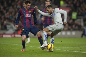 Penalti de Messi a Jesús Gámez.