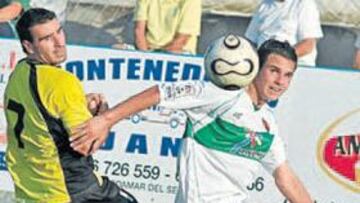 <b>TROPIEZO. </b>Los no habituales del Elche cayeron ayer en Rojales.