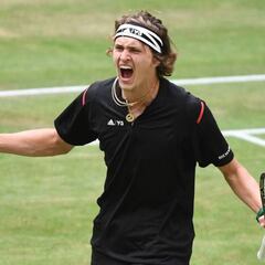 Mayer puede con la revelación Zverev y se corona en Halle