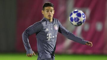 James Rodr&iacute;guez durante un entrenamiento con el Bayern M&uacute;nich previo al partido ante AEK Atenas por Champions League