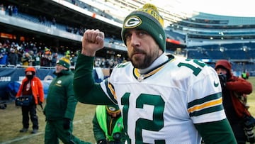 CHICAGO, IL - DECEMBER 18: Quarterback Aaron Rodgers #12 of the Green Bay Packers walks off the field after the Packers win at Soldier Field on December 18, 2016 in Chicago, Illinois. The Green Bay Packers defeated the Chicago Bears 30-27. Joe Robbins/Getty Images/AFP
== FOR NEWSPAPERS, INTERNET, TELCOS & TELEVISION USE ONLY ==
