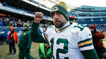 CHICAGO, IL - DECEMBER 18: Quarterback Aaron Rodgers #12 of the Green Bay Packers walks off the field after the Packers win at Soldier Field on December 18, 2016 in Chicago, Illinois. The Green Bay Packers defeated the Chicago Bears 30-27.   Joe Robbins/Getty Images/AFP
 == FOR NEWSPAPERS, INTERNET, TELCOS &amp; TELEVISION USE ONLY ==