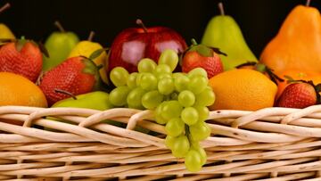 Enseña su colección de pegatinas de frutas y enamora a más de 300.000 personas