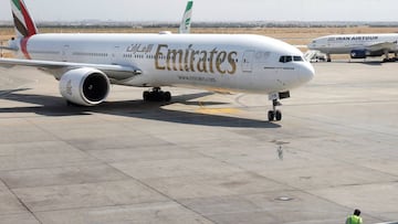 This picture taken on July 17, 2020 shows an Emirates Boeing 777-31H aircraft taxying upon arrival at the Iranian capital Tehran&#039;s Imam Khomeini International Airport. - The UAE&#039;s Emirates airlines landed its first flight in Tehran on July 17 af