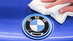FILED - 11 June 2020, Saxony, Leipzig: A BMW employee polishes the logo of a BMW i8 with a cloth. German carmaker BMW on Wednesday registered a loss of 212 million euros (250.6 million dollars) in the second quarter of the year as demand slumped as a resu
