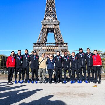 Las subcampeonas del Mundial Femenino Sub 17 de la India pasaron por la Torre Eiffel en París antes de su regreso a Colombia.