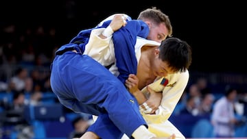 Salvador Cases en su combate con Erdenebayar Batzaya.