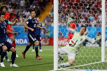 1-2. Eiji Kawashima en el primer gol de Jan Vertonghen.