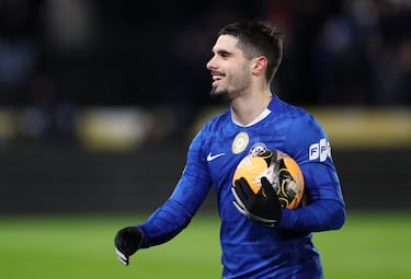 Neto brinda por tres