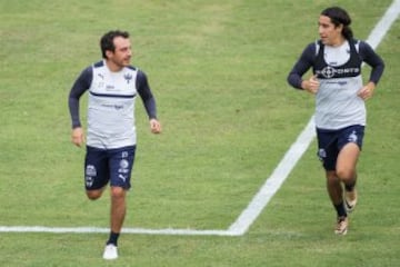 Los jugadores de Rayados fueron detenidos por las autoridades de Nuevo León en 2015 por aparentemente conducir bajo efectos etílicos. El Club ofreció un comunicado, además de que los futbolistas se disculparon en conferencia de prensa.