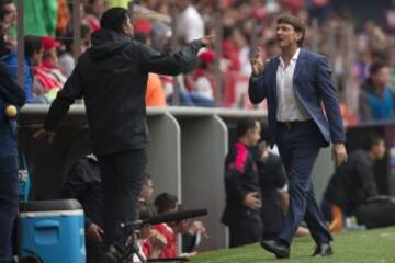 Así se vivió en el campo el partido de ida de semifinales entre los Diablos Rojos y el conjunto del Rebaño en el Nemesio Diez.