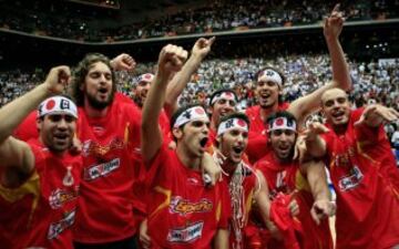Los jugadores de la selecci車n celebran el Campeonato del Mundo.