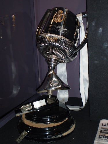 Qu¨¦ pas¨® con el trofeo de la Copa del Rey que se le cay¨® a Ramos del autob¨²s: el lugar donde est¨¢ expuesto
