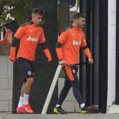 Álex Blanco renueva hasta 2022