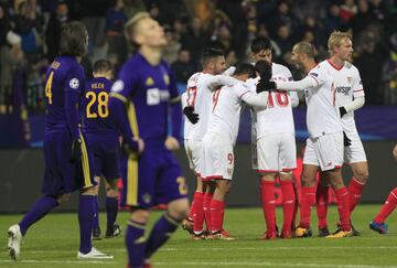 1-1. Ganso celebr¨® el gol del empate.
