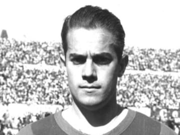Luis Suárez fichó por el Barcelona tras su paso por el Deportivo (1953 - 1954). Jugó como azulgrana desde 1954 hasta 1961. Conquistó dos ligas españolas (1959 y 1960), dos Copas (1957 y 1959) y dos Copas de Ferias (1958 Y 1960).