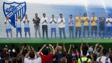 Un millar de personas en la presentación de las camisetas