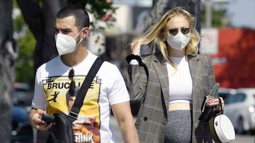 Sophie Turner y Joe Jonas en Melrose Ave, LA. 2020