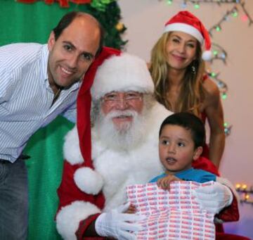 Sergio Jadue compartió con los niños en el Hospital Calvo Mackenna.