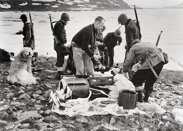 Así es la ‘Patrulla Sirius’, la unidad de élite del ejército danés que vigila Groenlandia con perros y trineos desde la IIGM