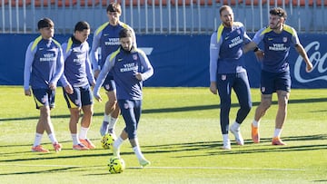 Baena, Raspadori, Le Normand, Oblak y Ruggeri, ayer en el Cerro del Espino, en la última sesión antes de recibir al Oviedo en el Metropolitano para la 14ª jornada de Liga.