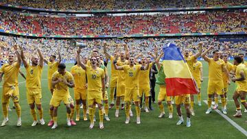 Munich (Germany), 17/06/2024.- Players of Romania celebrate winning the UEFA EURO 2024 Group E soccer match between Romania and Ukraine, in Munich, Germany, 17 June 2024. (Alemania, Rumanía, Ucrania) EFE/EPA/RONALD WITTEK
