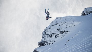 Oscar Mandin de front flip en el Mundial FIS Freeride de Ordino Arcalís, Andorra
