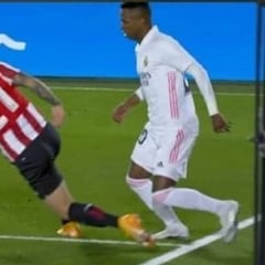Las jugadas polémicas del Real Madrid-Athletic: dos penaltis no pitados, roja a Raúl García...