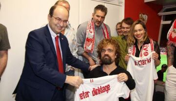 During their visit to the Ramon Sanchez-Pizjuan Stadium, members of the cast were given custom Seville jersies with their names on the back.