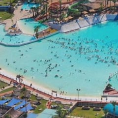 Big Surf: historia de la primera piscina de olas artificiales