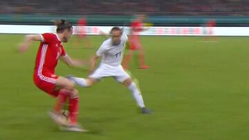 Por estas jugadas es que critican a Bale