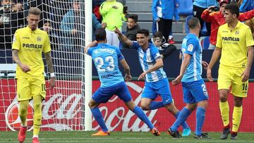 GRAF4079. MÁLAGA, 01/04/2018.- El centrocampista uruguayo del Málaga Chory (c) celebra junto a Miguel Torres (2-i) tras marcar ante el Villarreal, durante el partido de Liga en Primera División que disputan esta tarde en el estadio de