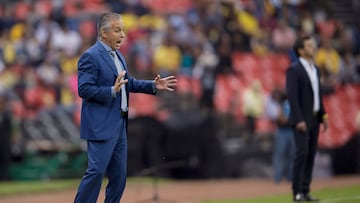 Action photo during the match America vs Jaguares at Azteca Stadium, Apertura 2016 MX Cup. -- Foto de accion durante el America vs Jaguares en el Estadio Azteca, Partido Correspondiente a los Cuartos de Final del Torneo Apertura 2016 Copa MX, en la foto: Sergio Bueno
---18/10/2016/MEXSPORT/ Osvaldo Aguilar.